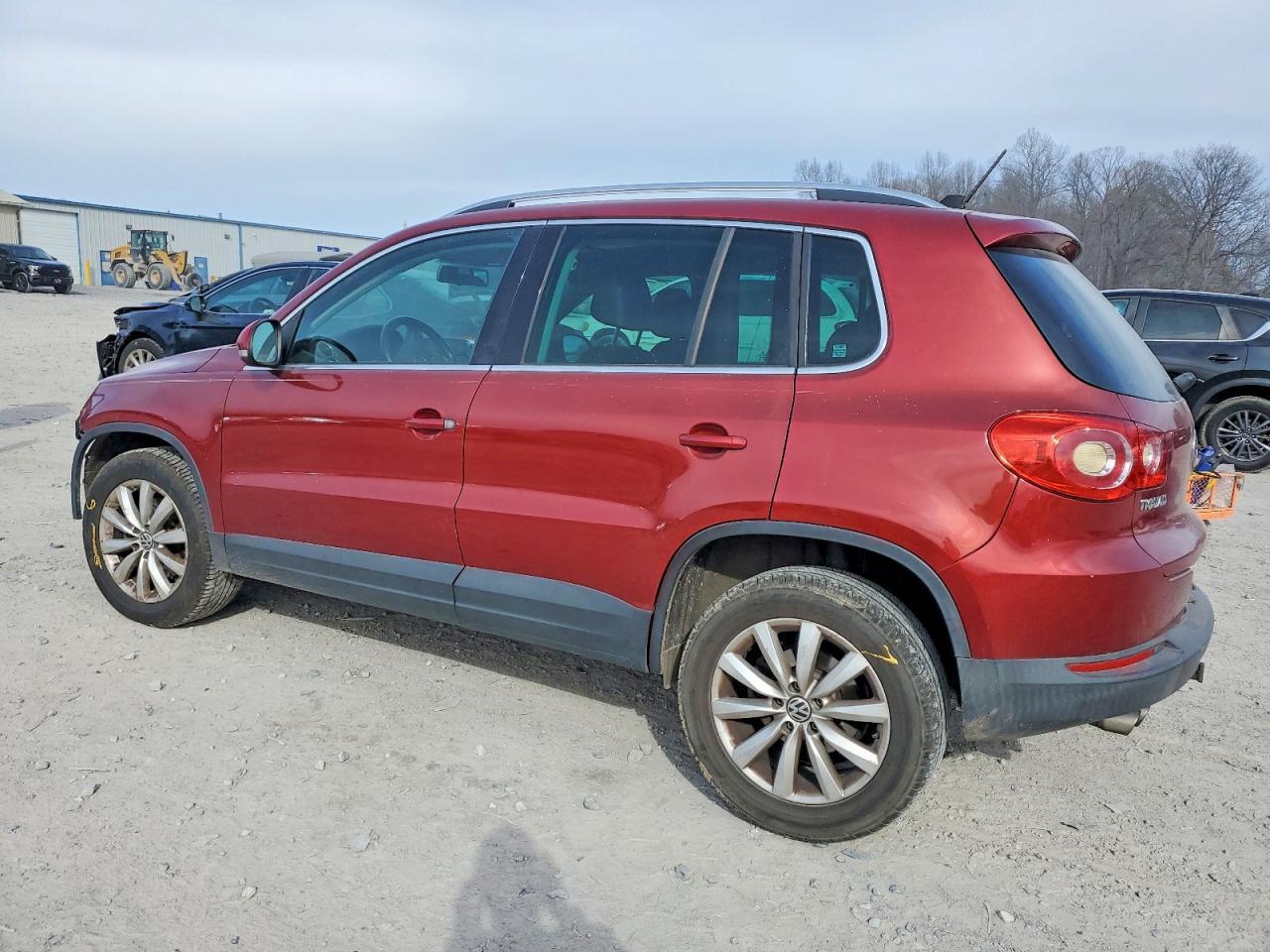 2011 Volkswagen Tiguan S - Фото 2
