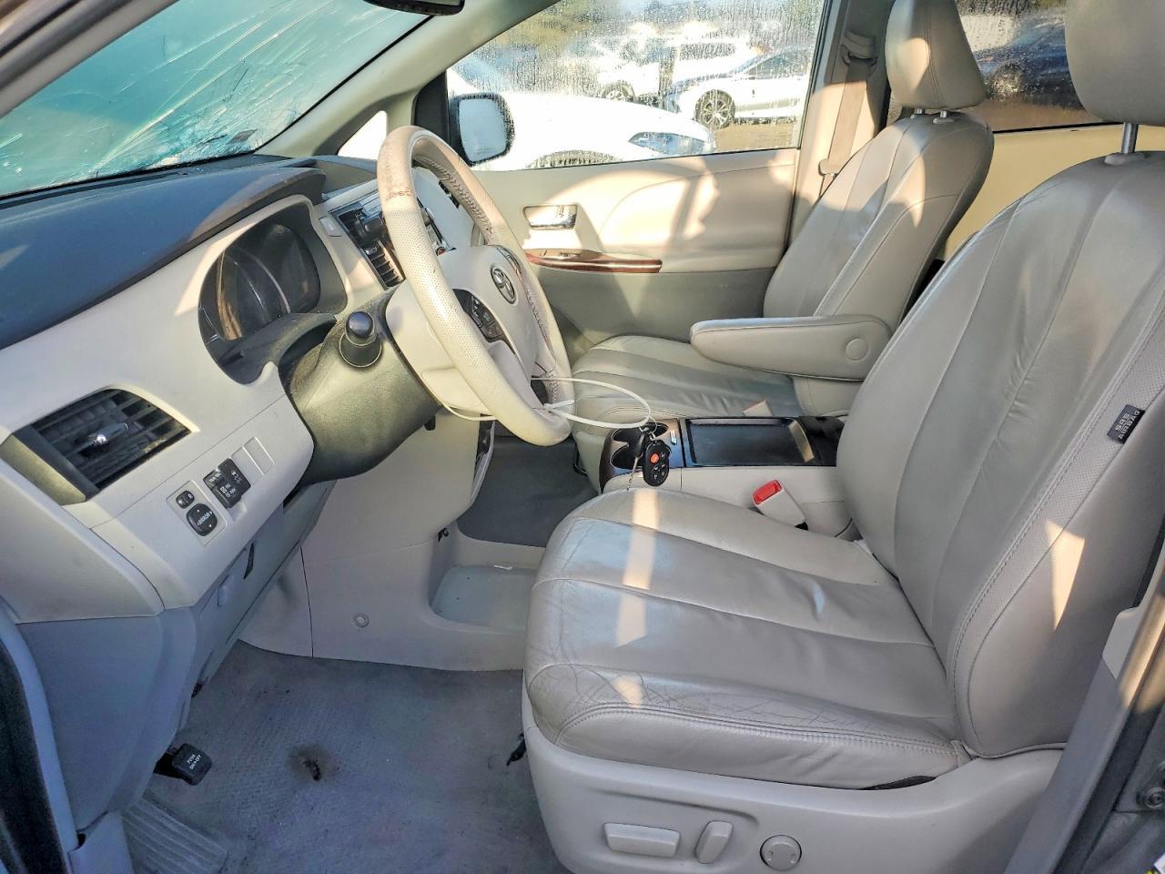 2011 Toyota Sienna Xle - Image 7
