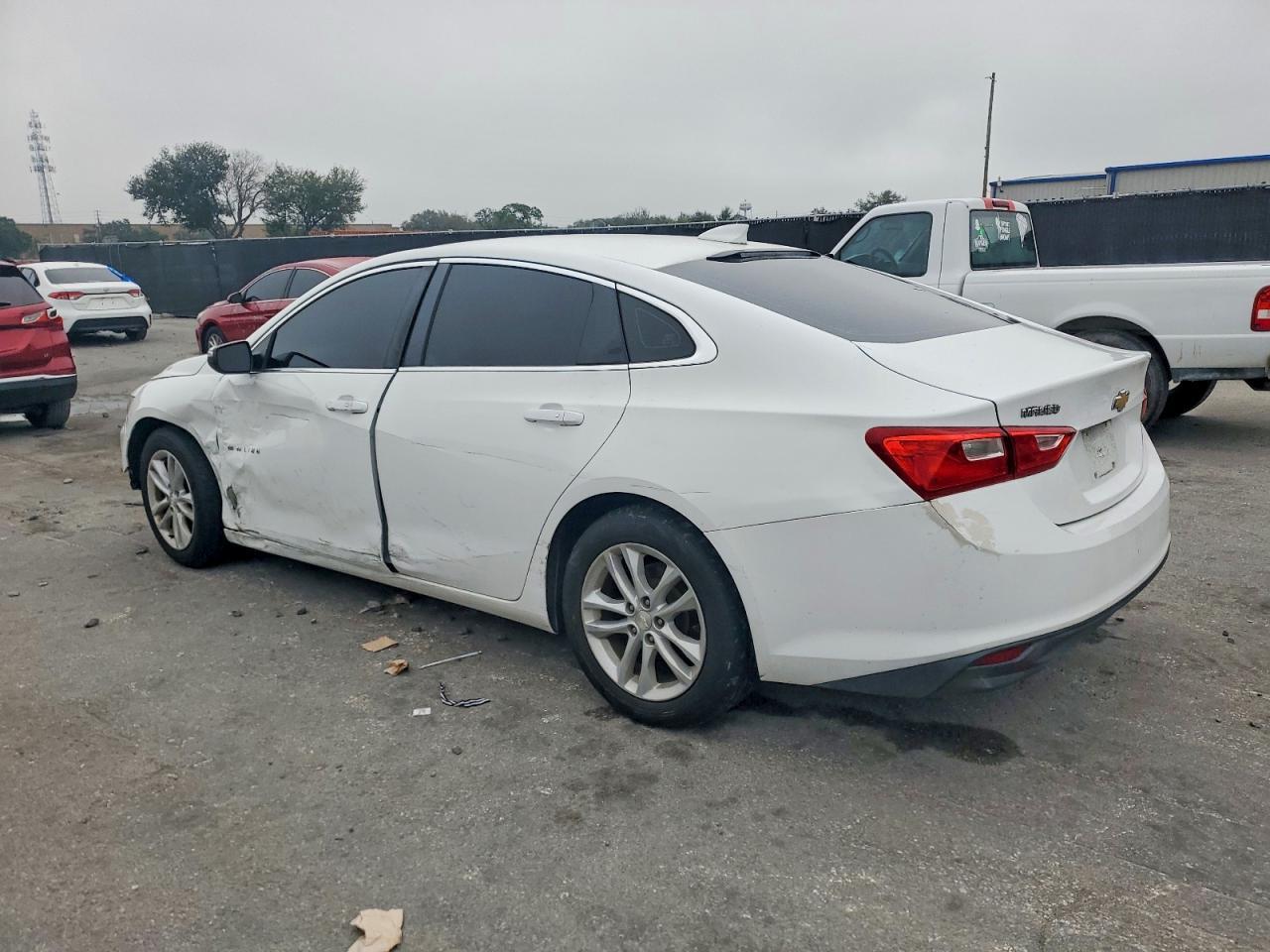 2016 Chevrolet Malibu Lt - Image 2