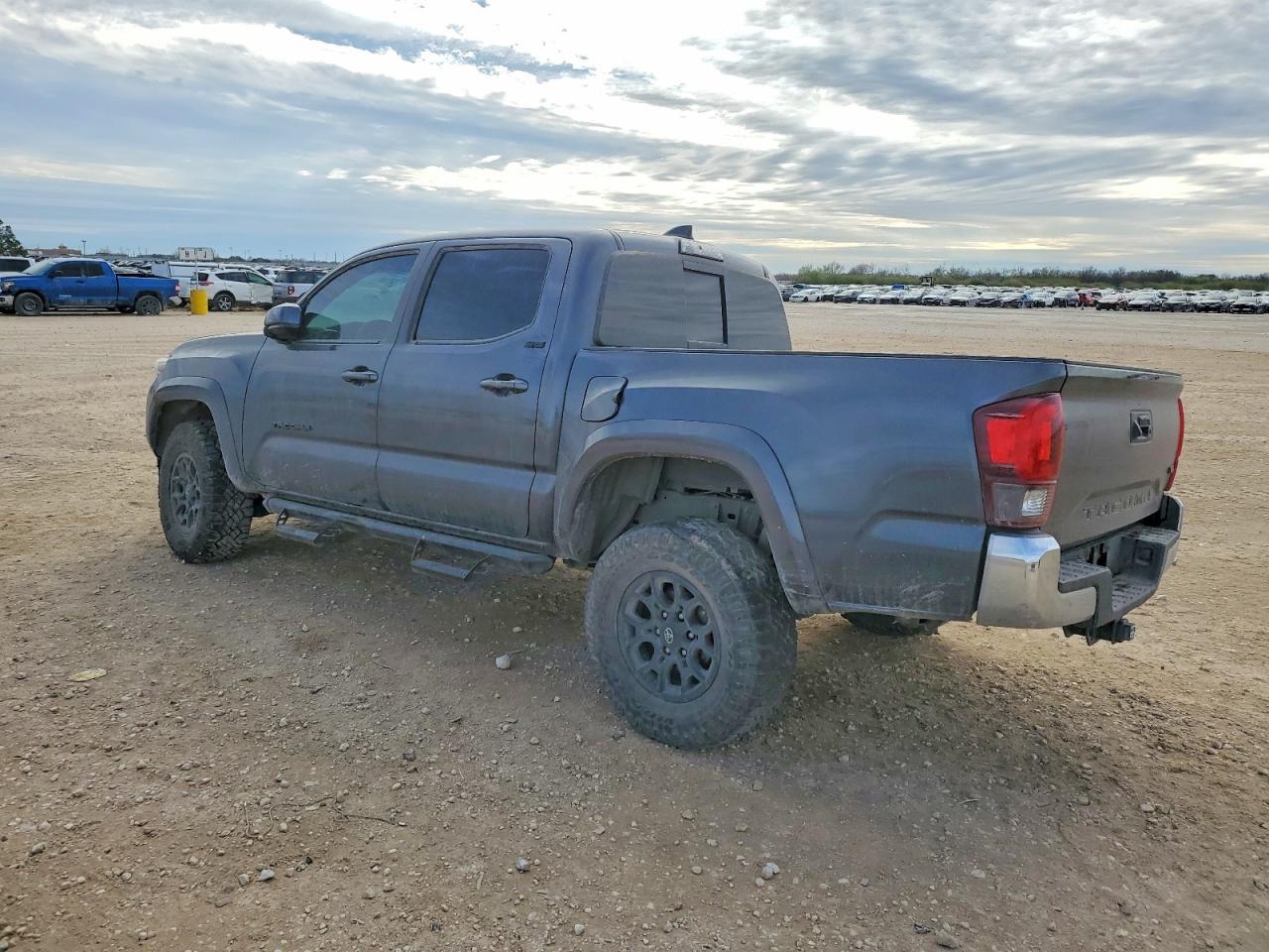 2021 Toyota Tacoma Double Cab - Фото 2