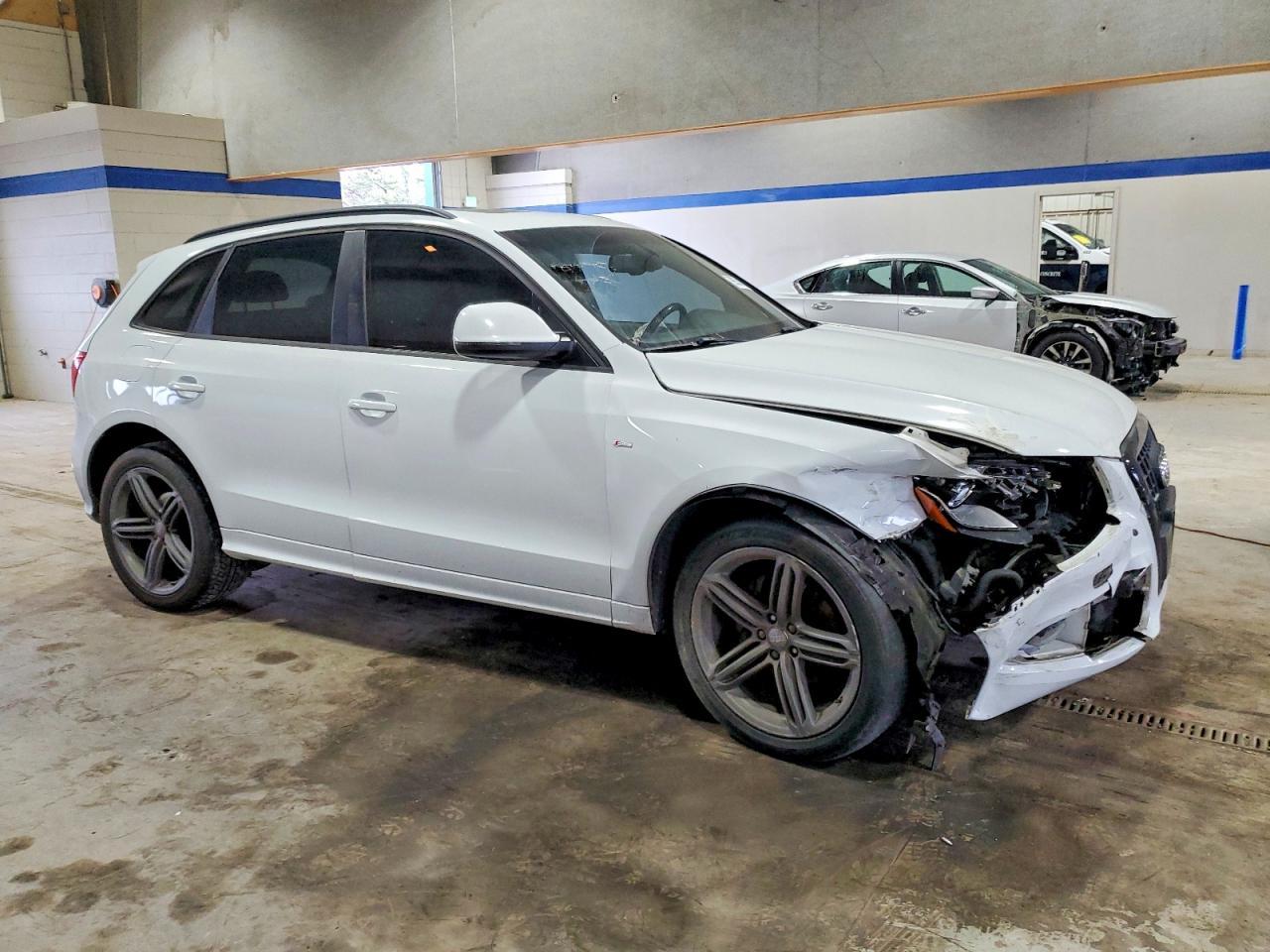 2012 Audi Q5 Premium Plus - Image 4