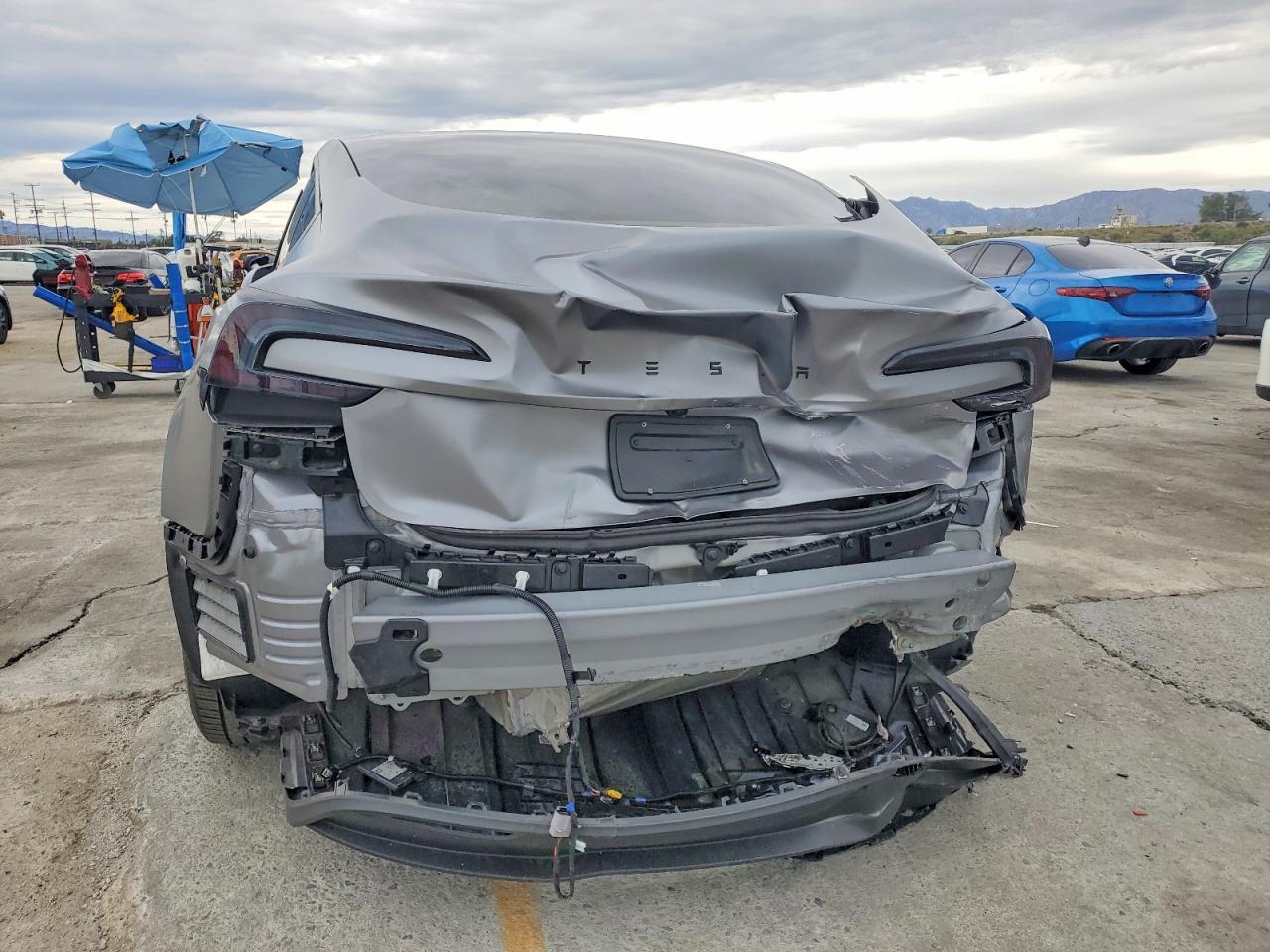 2025 Tesla Model 3 - Фото 6