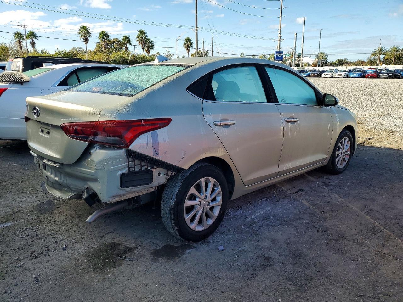 2020 Hyundai Accent Se - Фото 3