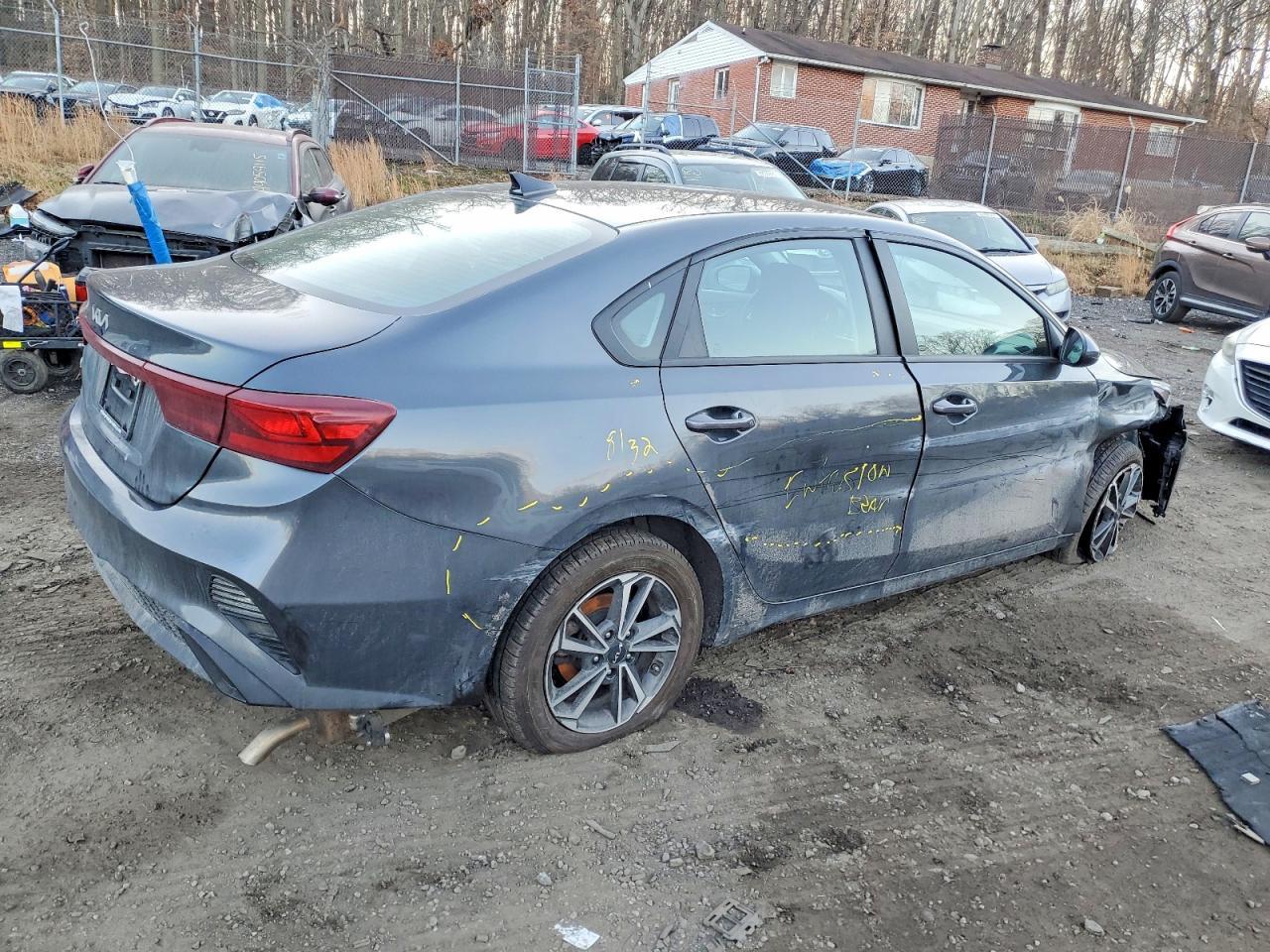 2023 Kia Forte Lx - Фото 3