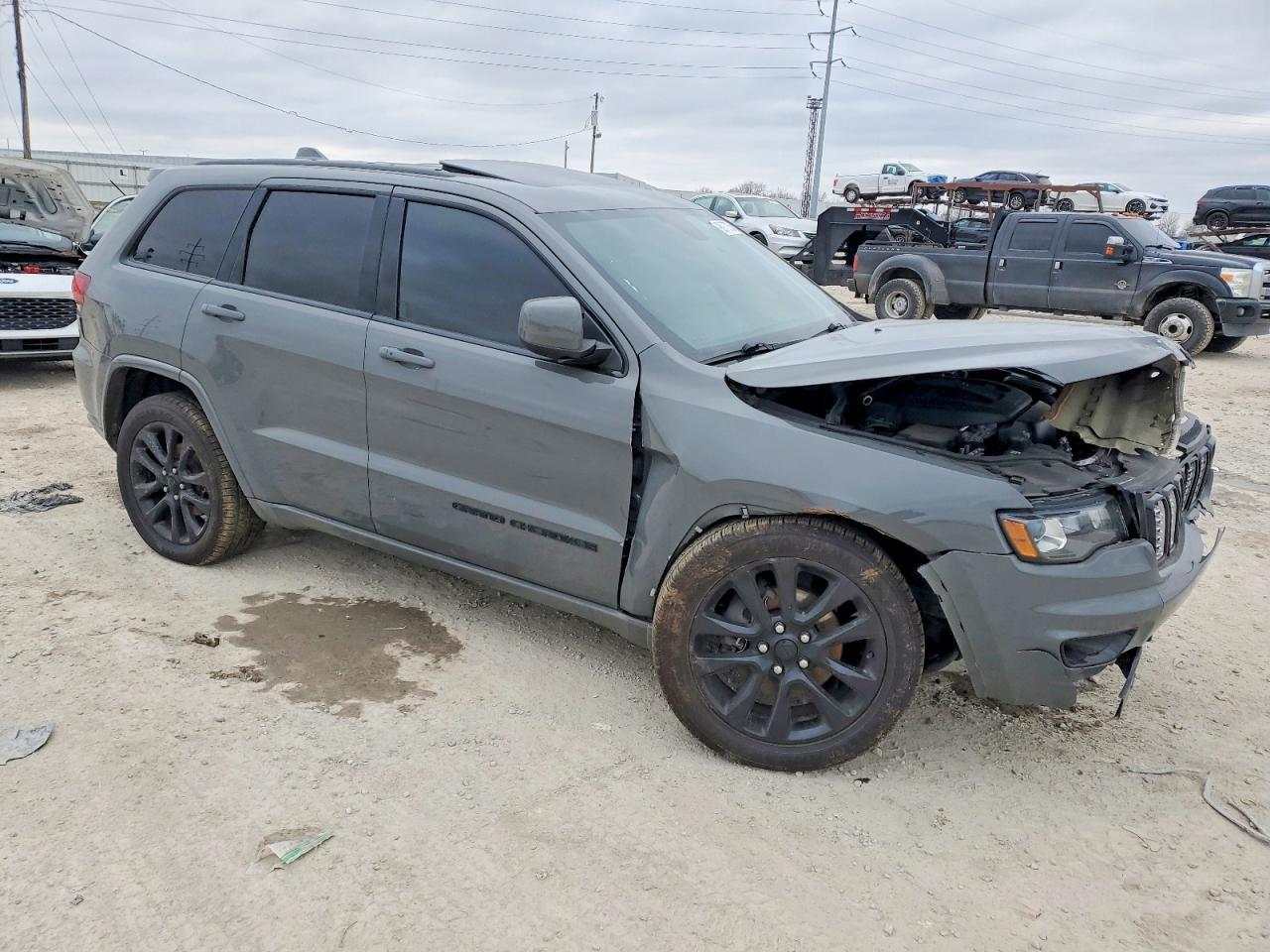 2019 Jeep Grand Cherokee Laredo - Image 4