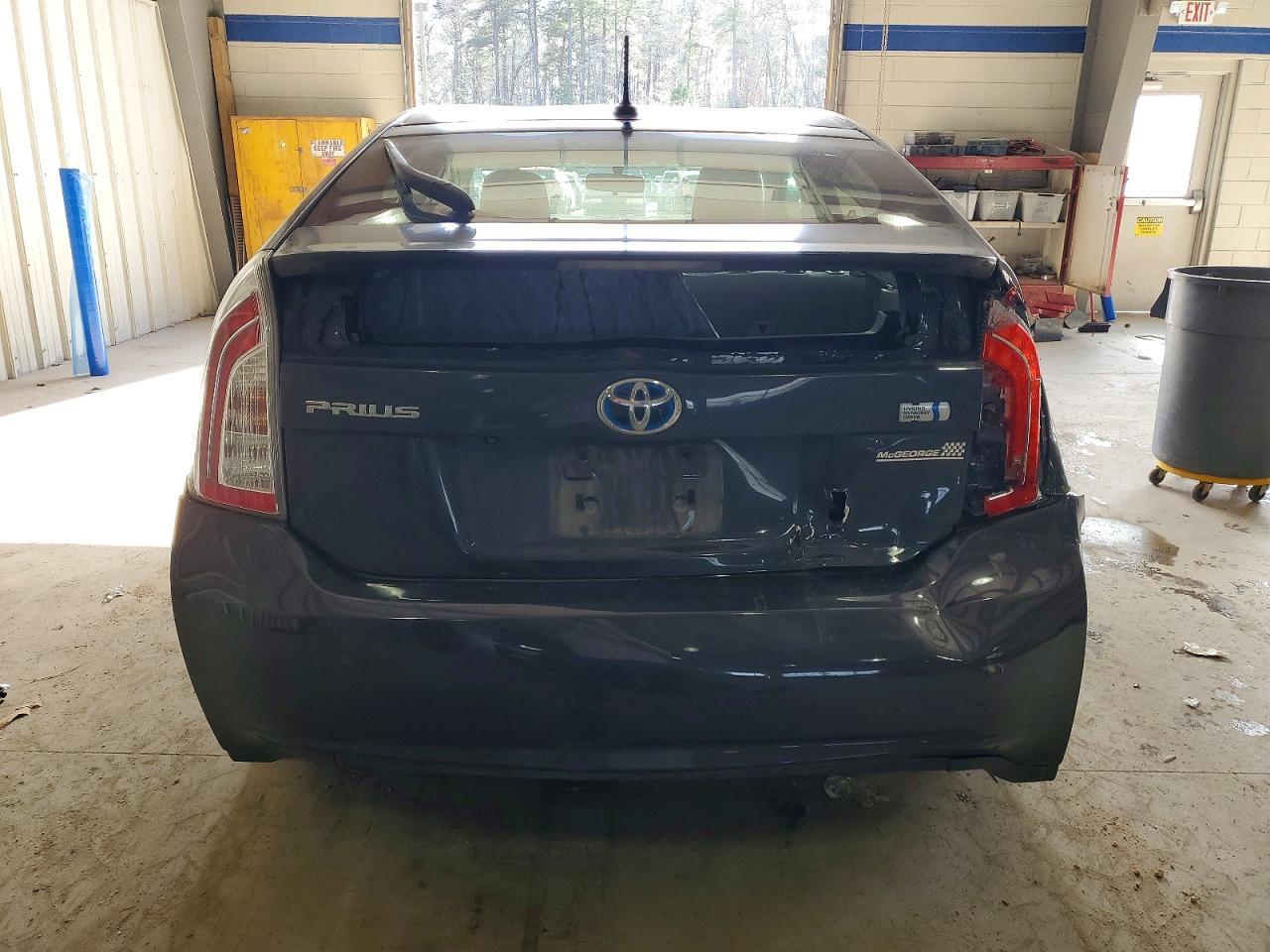 2013 Toyota Prius - Image 6