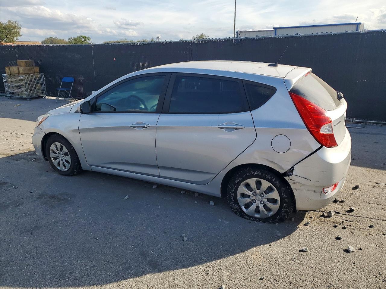 2016 Hyundai Accent Se - Image 2