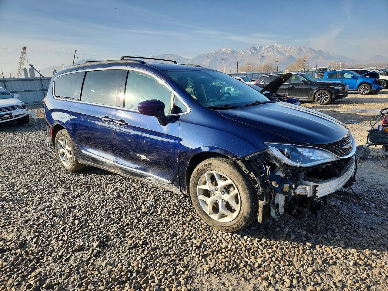 2017 Chrysler Pacifica Touring L - Фото 4