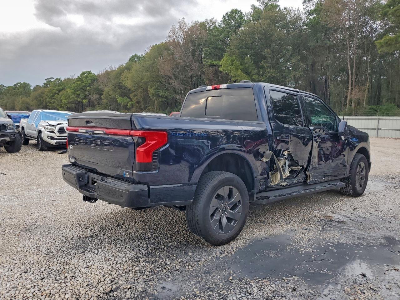 2025 Ford F150 Lightning Lariat - Фото 3