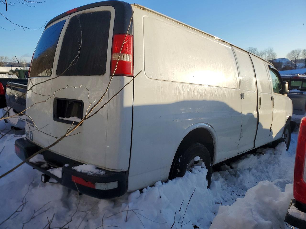2014 Chevrolet Express 2500 Utility / Service Van - Image 3