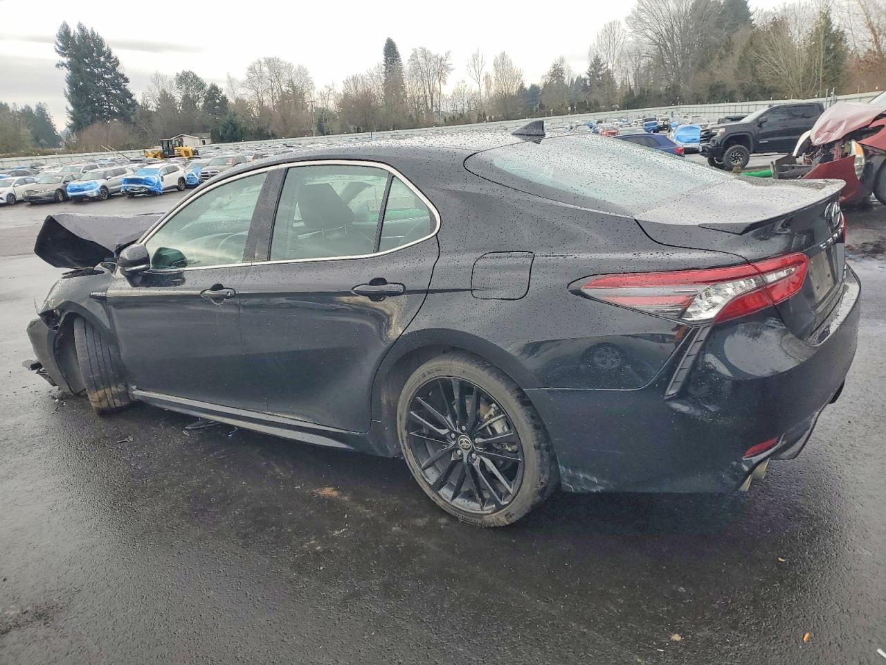 2021 Toyota Camry - Фото 2
