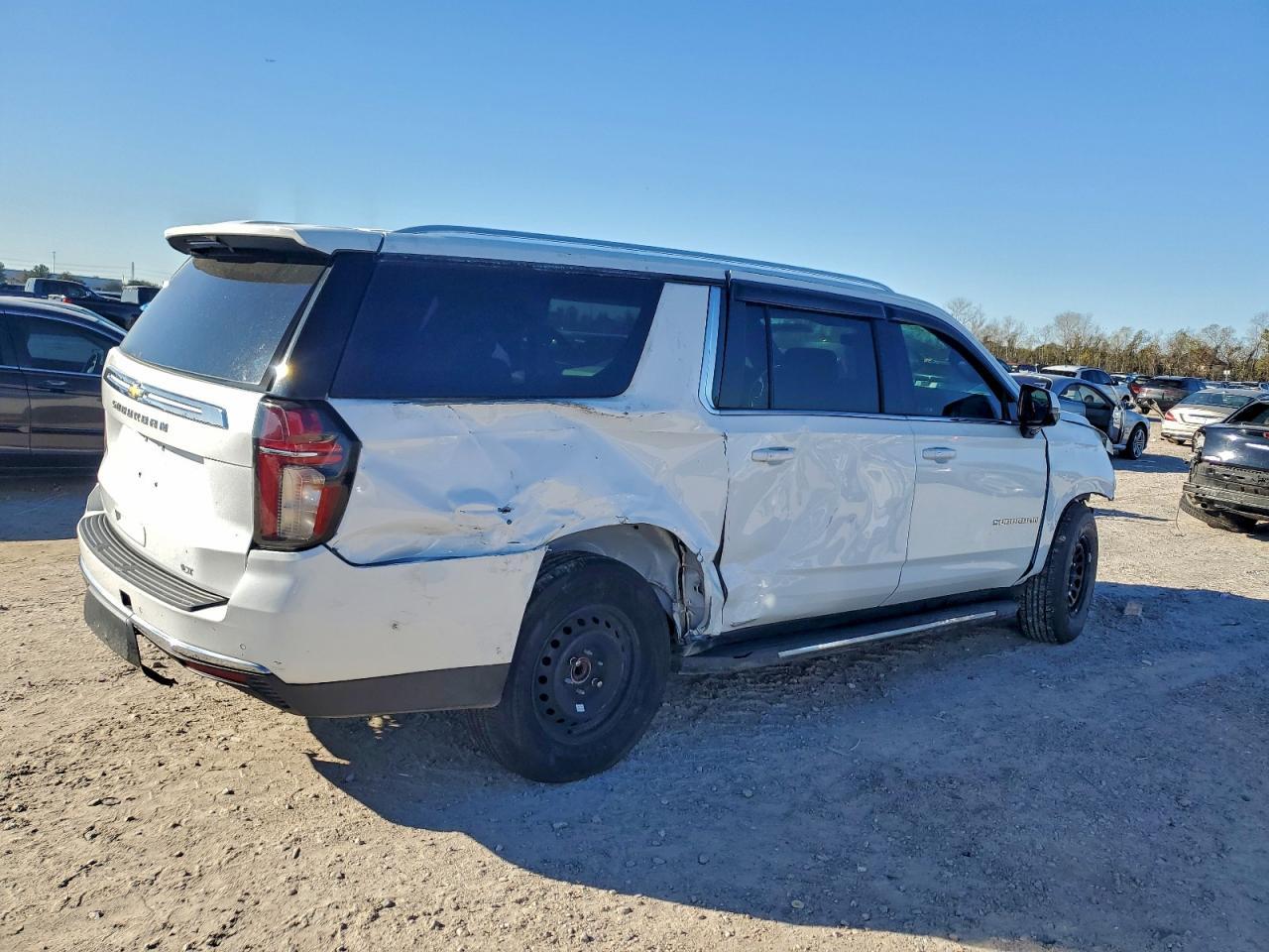 2022 Chevrolet Suburban C1500 Lt - Фото 3