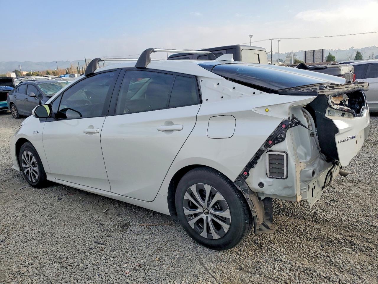 2022 Toyota Prius Prime Le - Фото 2