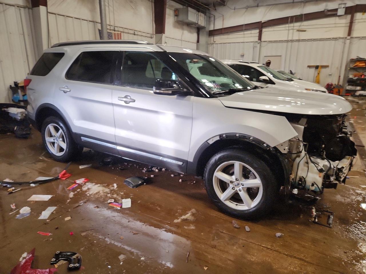 2017 Ford Explorer Xlt - Фото 4