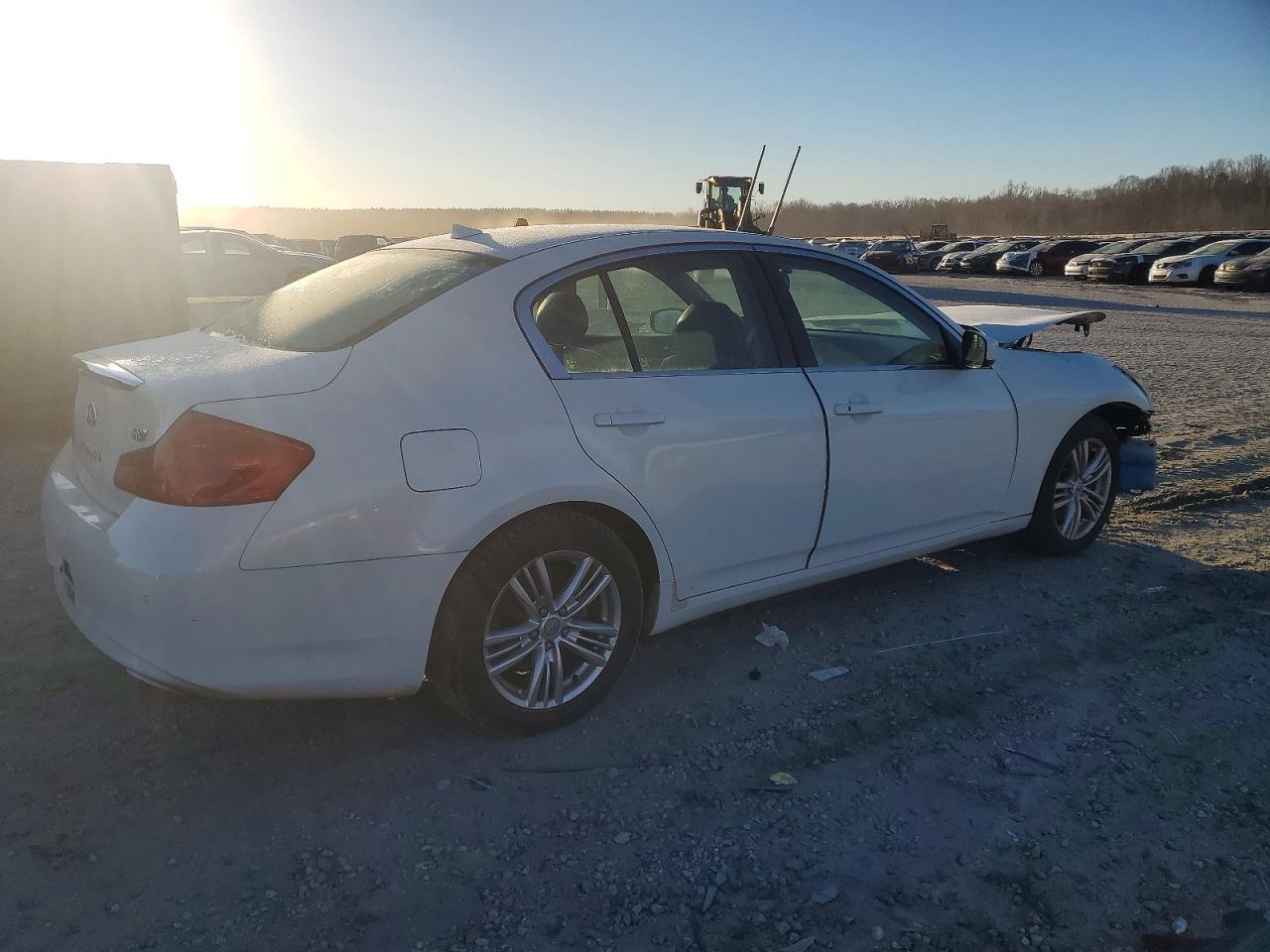 2011 Infiniti G37 Base - Фото 3