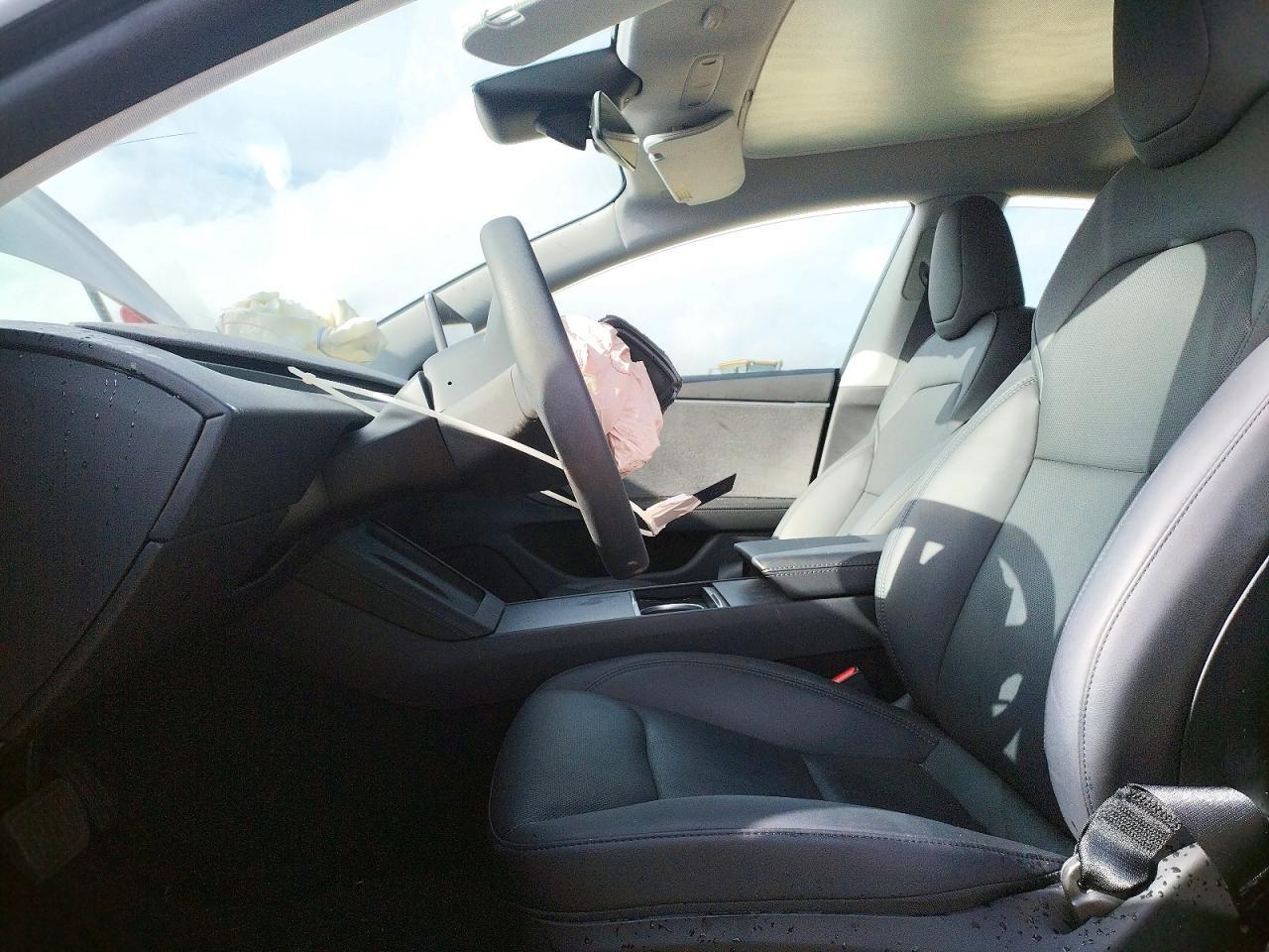 2025 Tesla Model 3 - Image 7