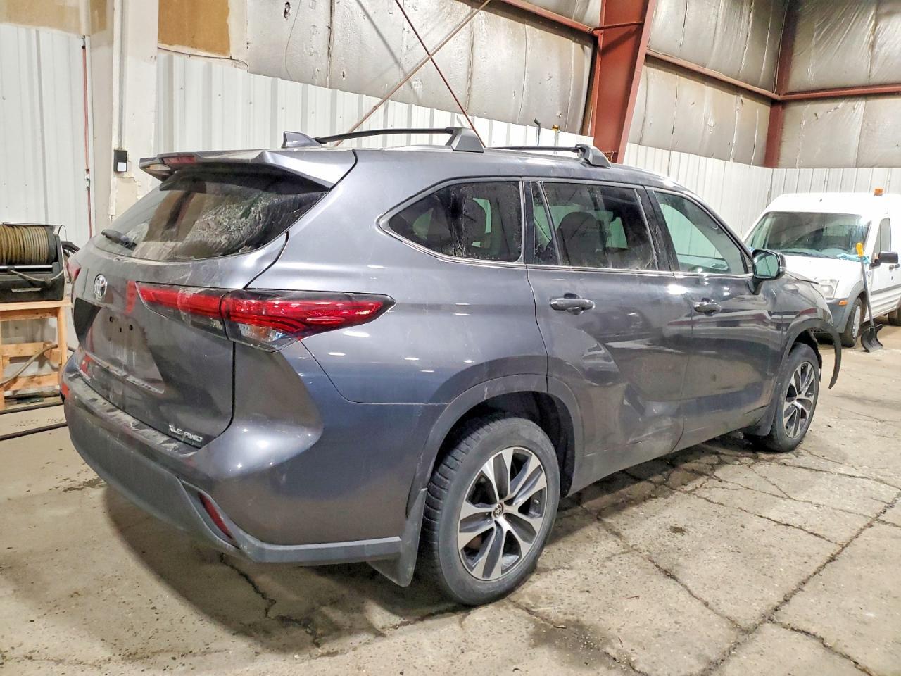 2020 Toyota Highlander Xle - Image 3