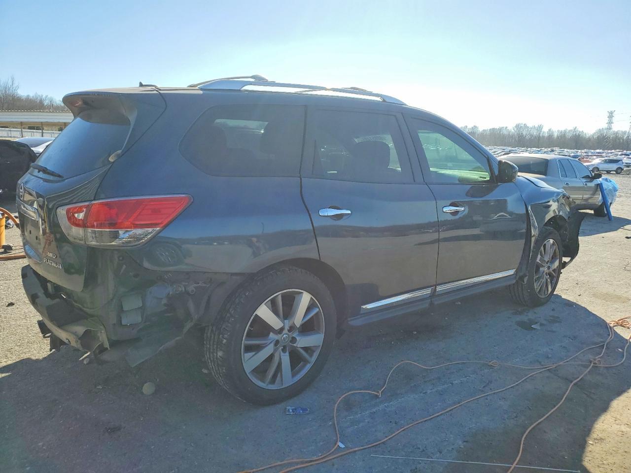 2013 Nissan Pathfinder S - Фото 3
