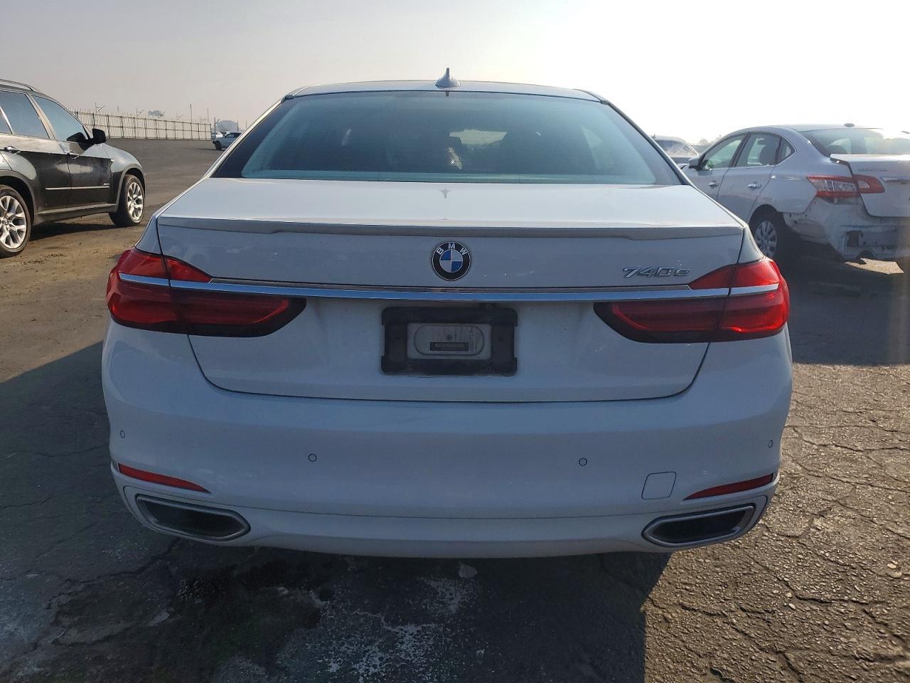 2018 BMW 740 Xe - Image 6