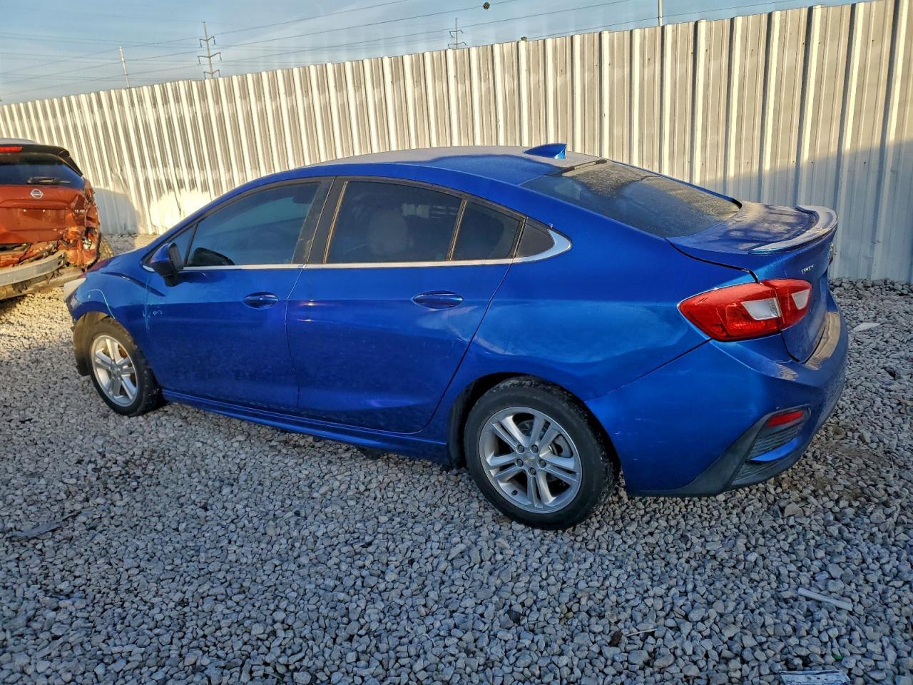 2017 Chevrolet Cruze Lt - Image 2