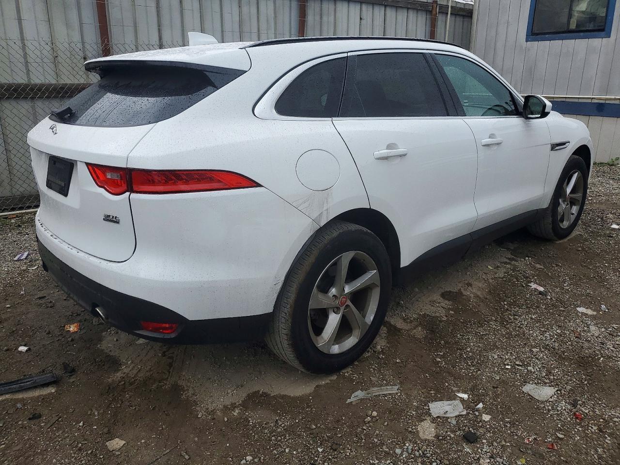 2019 Jaguar F-Pace Premium - Image 3