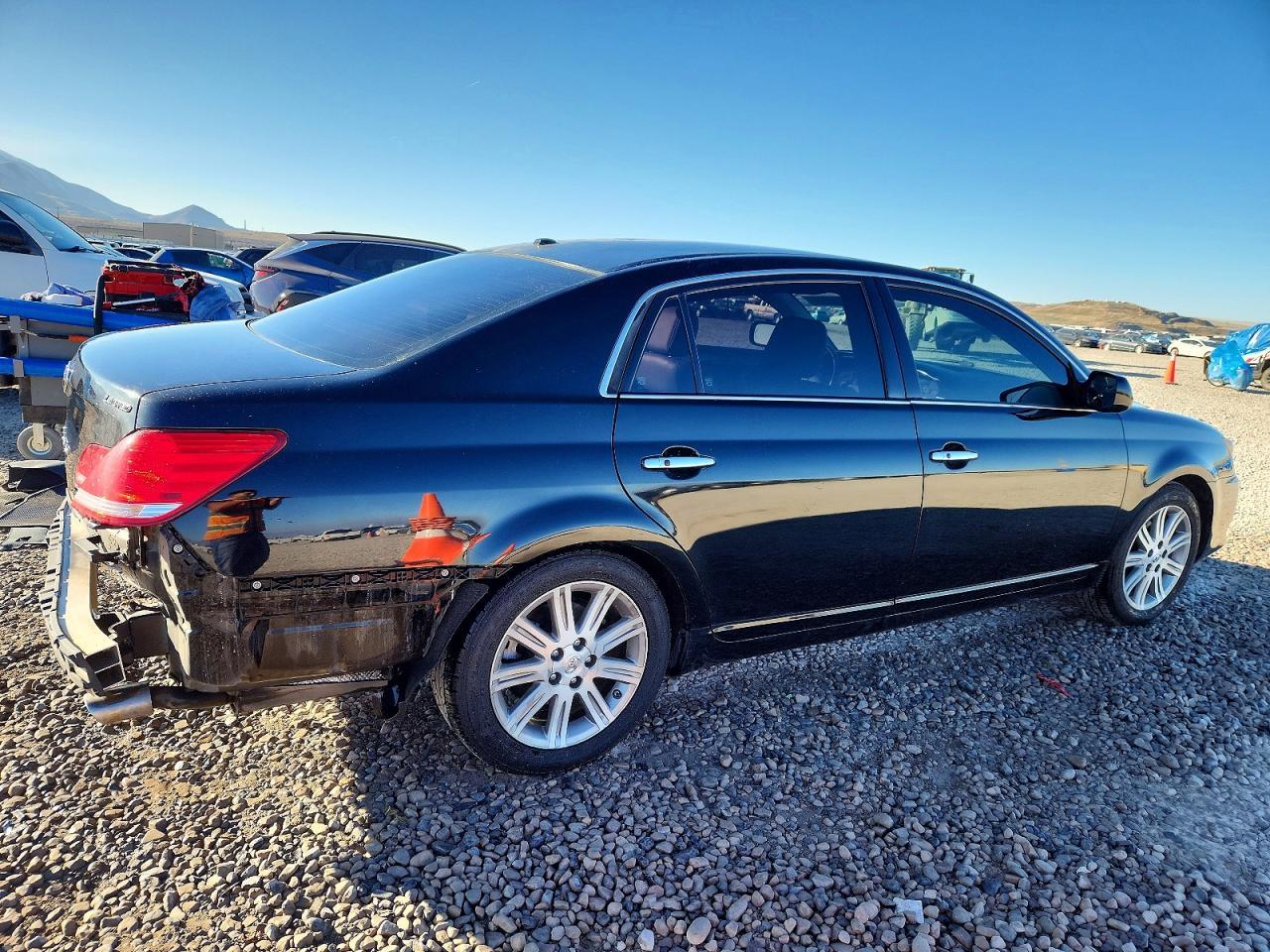2010 Toyota Avalon Limited - Image 3