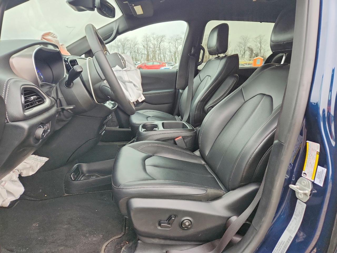 2025 Chrysler Pacifica Select - Image 7