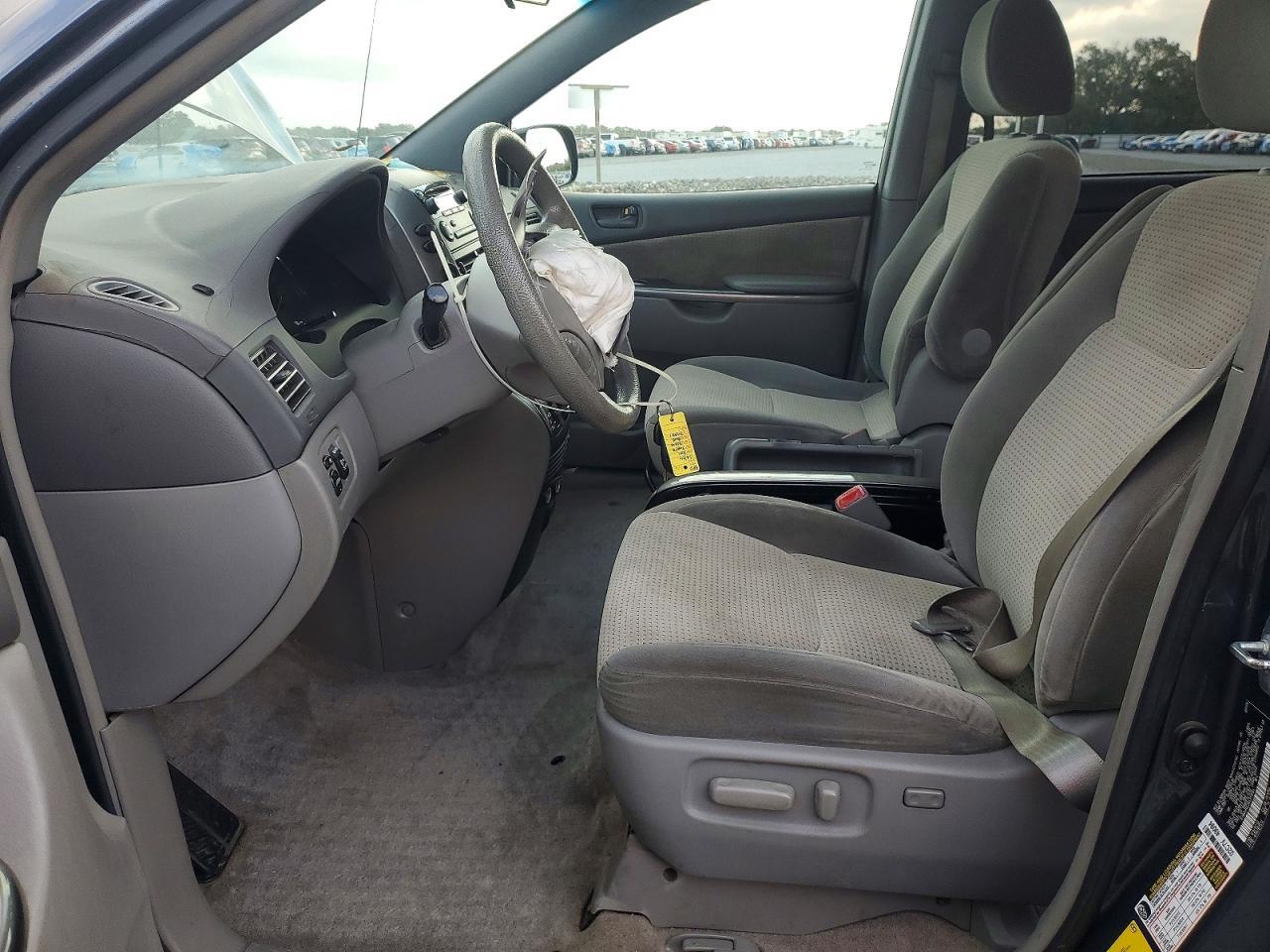 2010 Toyota Sienna Ce - Image 7