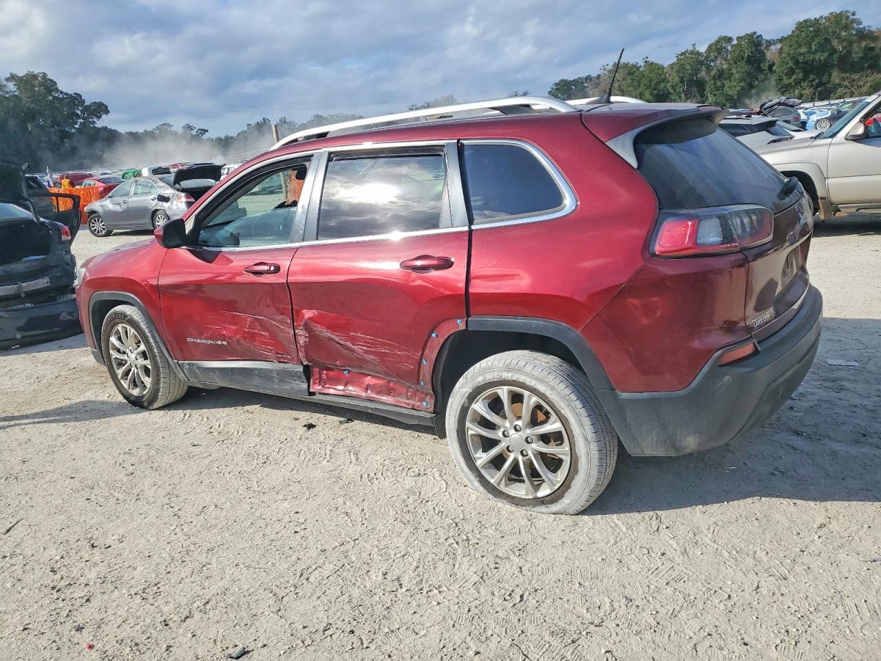 2019 Jeep Cherokee Latitude - Фото 2