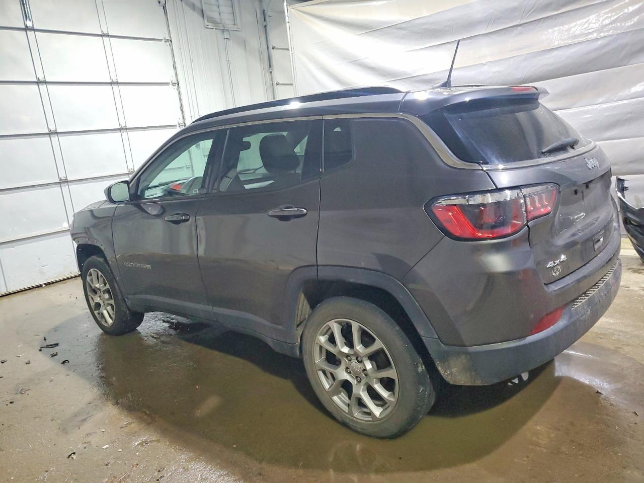 2022 Jeep Compass Latitude Lux - Фото 2