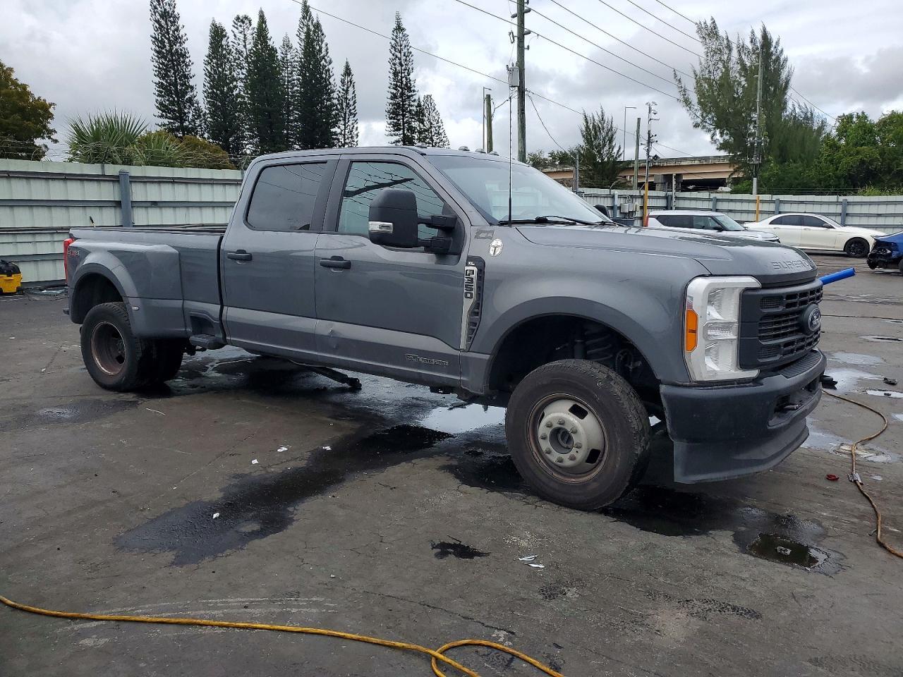 2024 Ford F350 Super Duty - Image 4