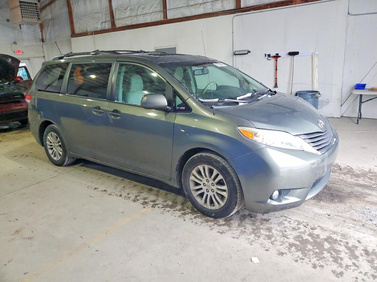 2012 Toyota Sienna Xle - Фото 4