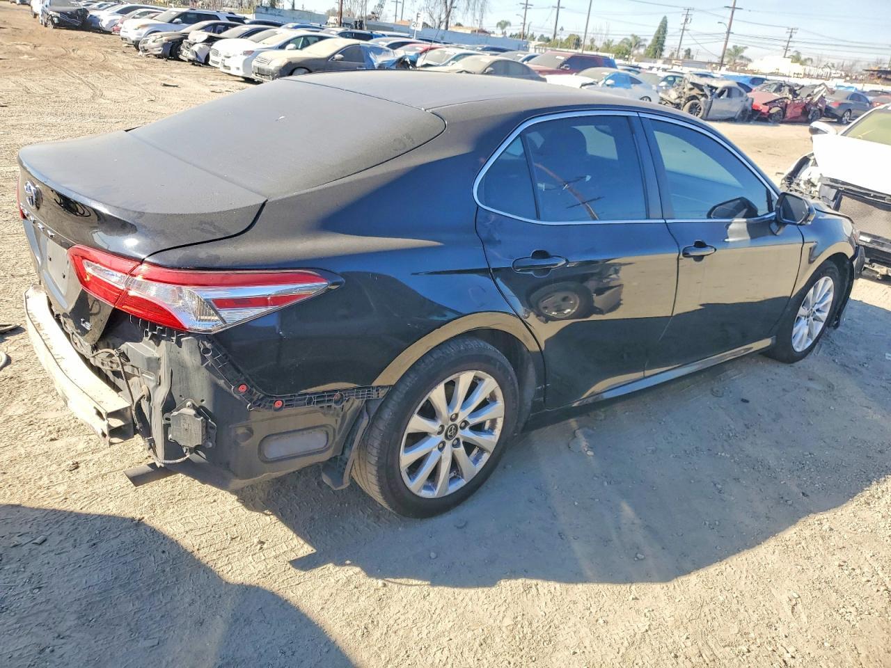 2018 Toyota Camry L - Фото 3