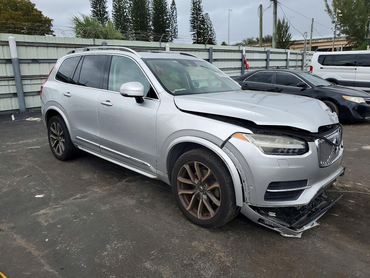 2017 Volvo Xc90 T6 - Фото 4