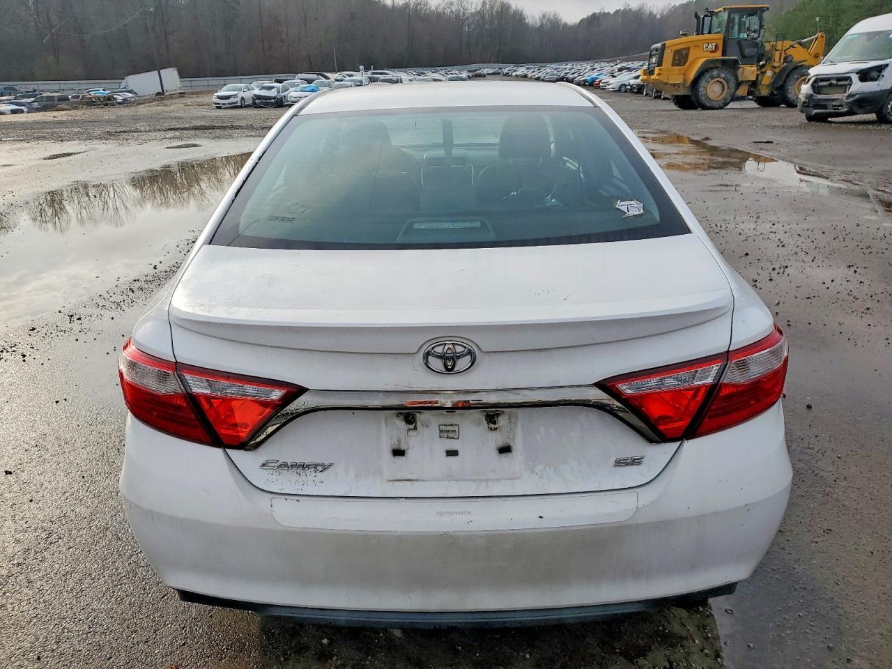 2015 Toyota Camry Le - Image 6