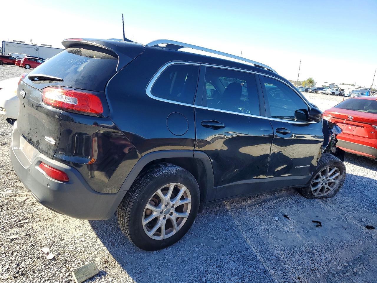 2017 Jeep Cherokee Latitude - Image 3
