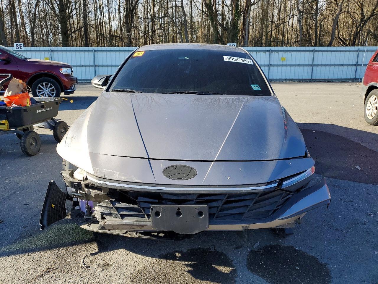 2024 Hyundai Elantra Se - Image 5