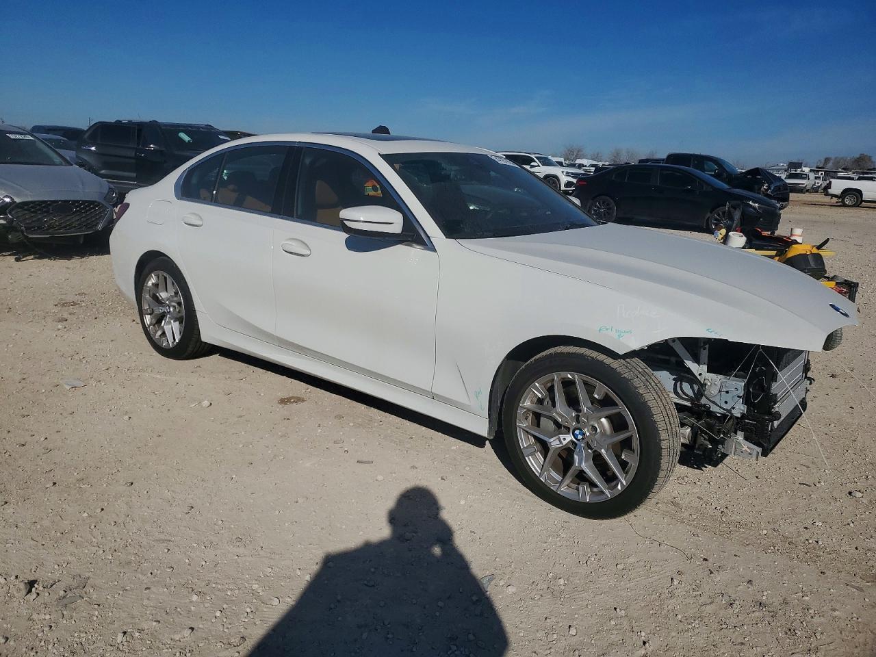 2025 BMW 330I - Фото 4