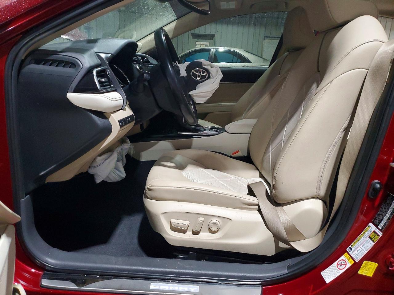 2019 Toyota Camry Hybrid Xle - Image 7