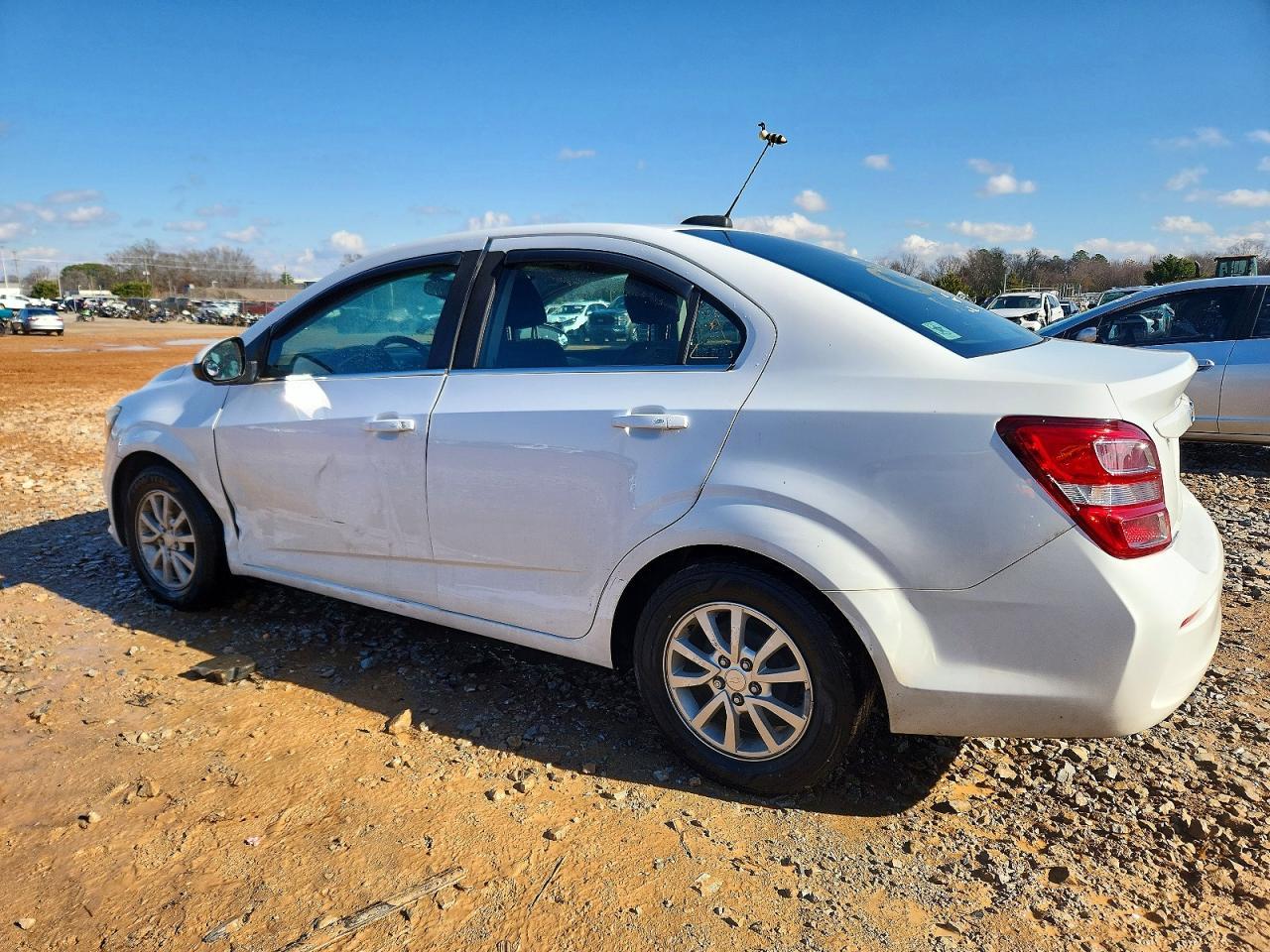 2018 Chevrolet Sonic Lt - Фото 2