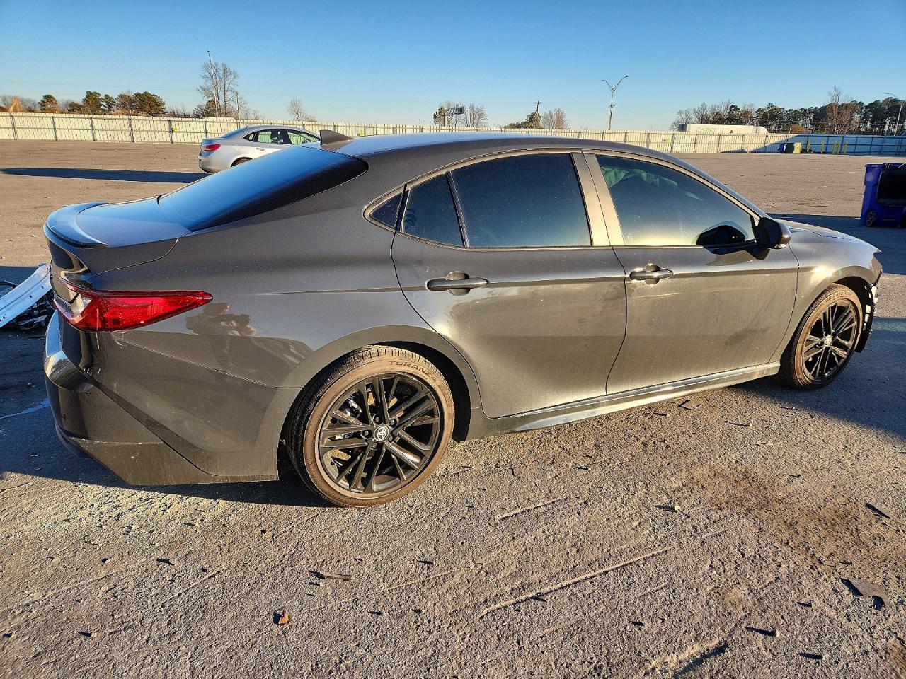 2025 Toyota Camry - Фото 3