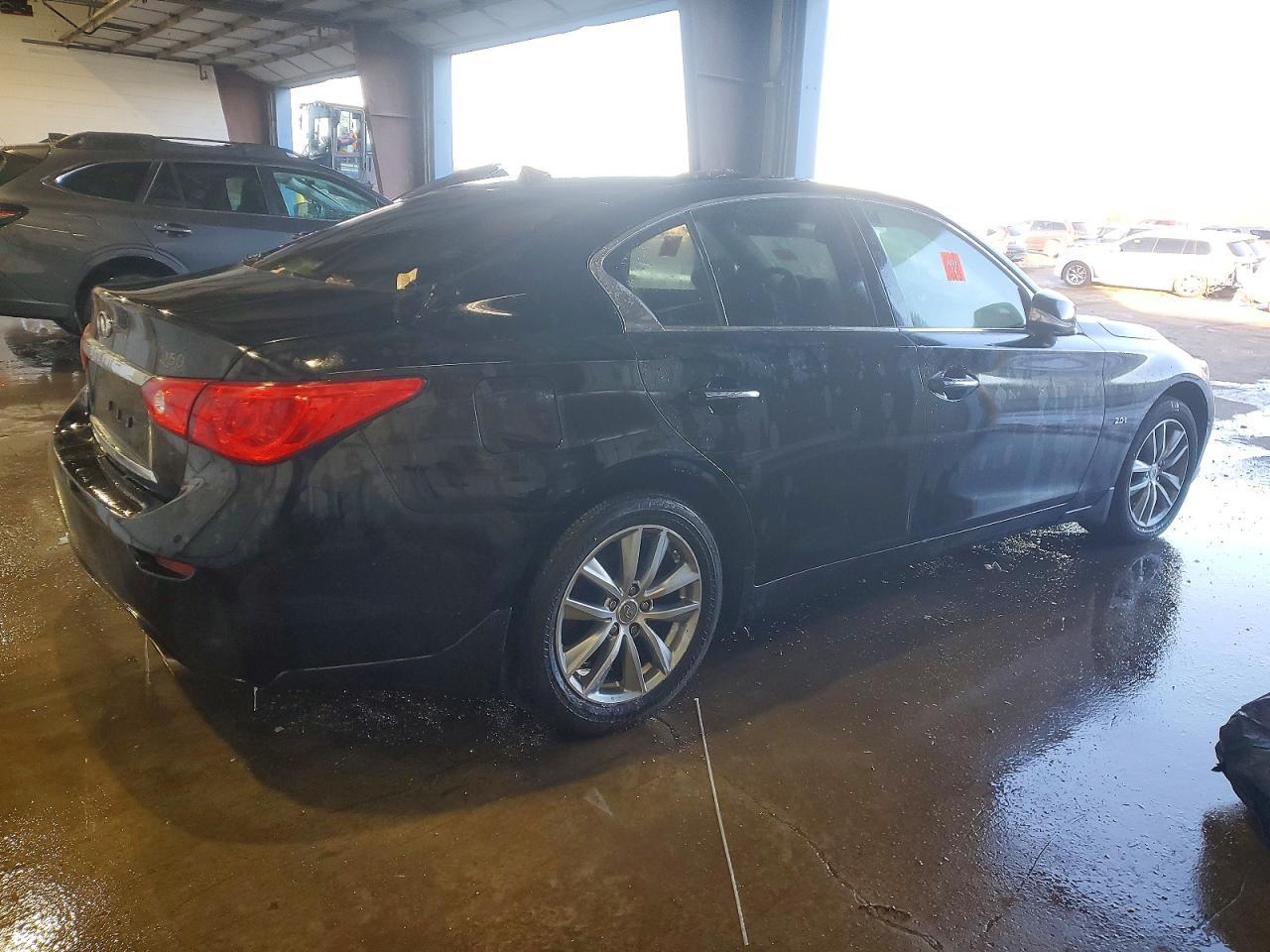 2017 Infiniti Q50 2.0T Premium - Image 3