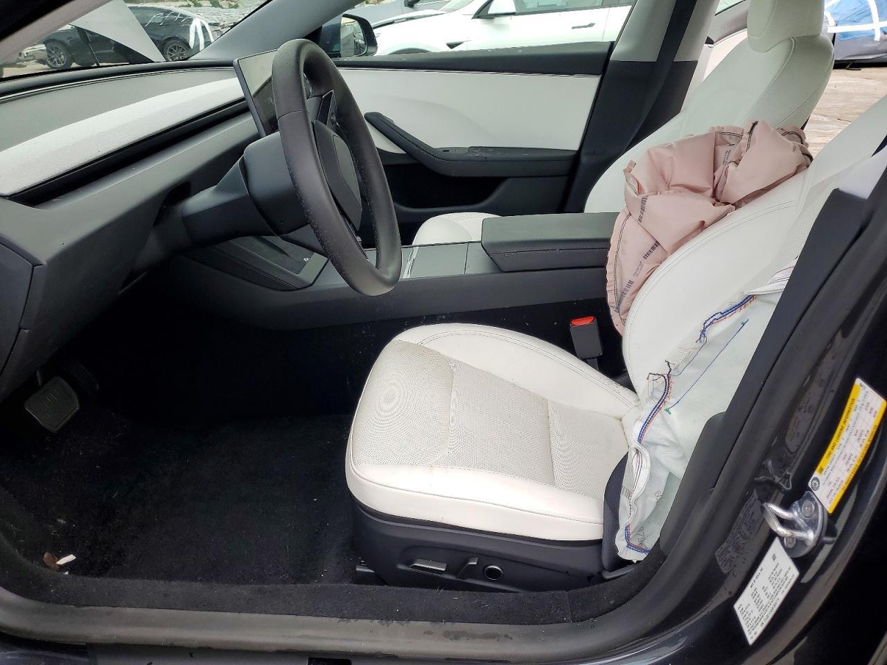 2025 Tesla Model 3 - Image 7