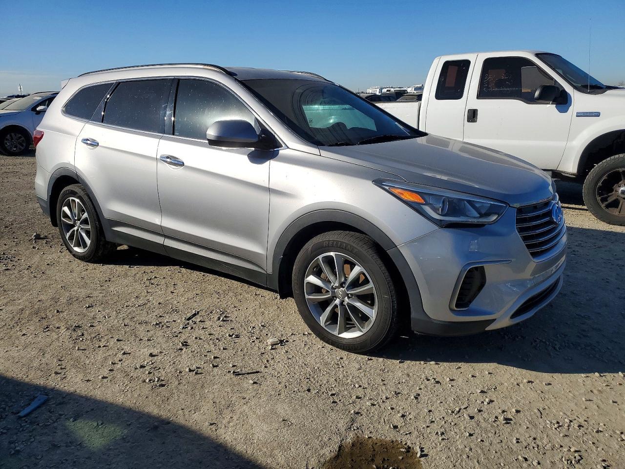 2017 Hyundai Santa Fe Se - Image 4