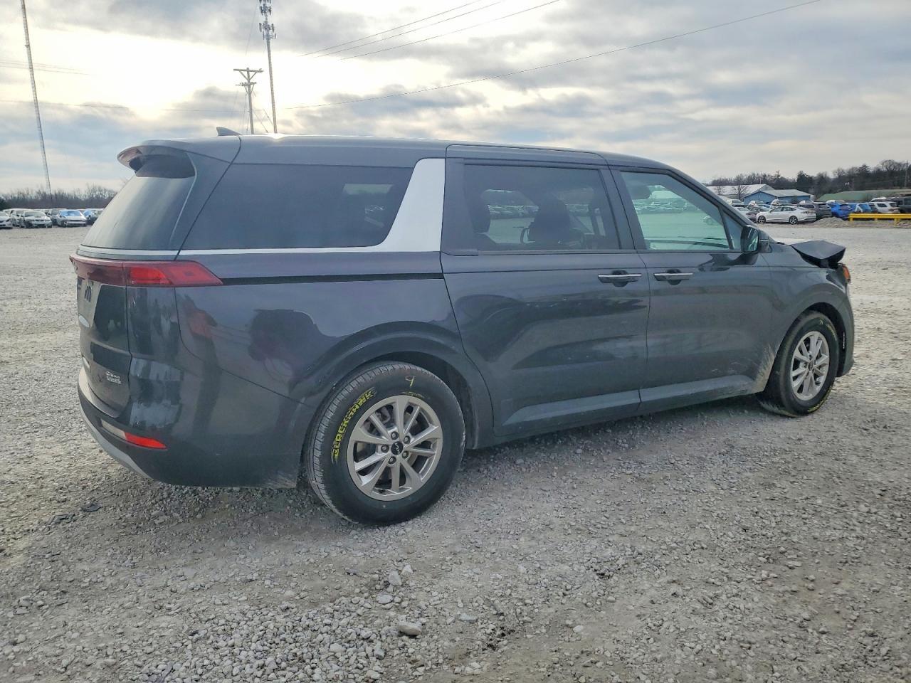 2022 Kia Carnival Lx - Фото 3