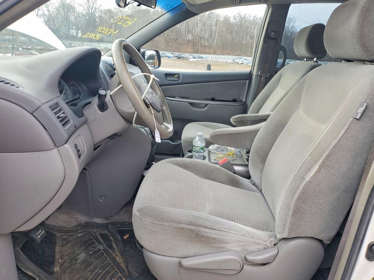 2007 Toyota Sienna Ce 7-Passenger - Image 7