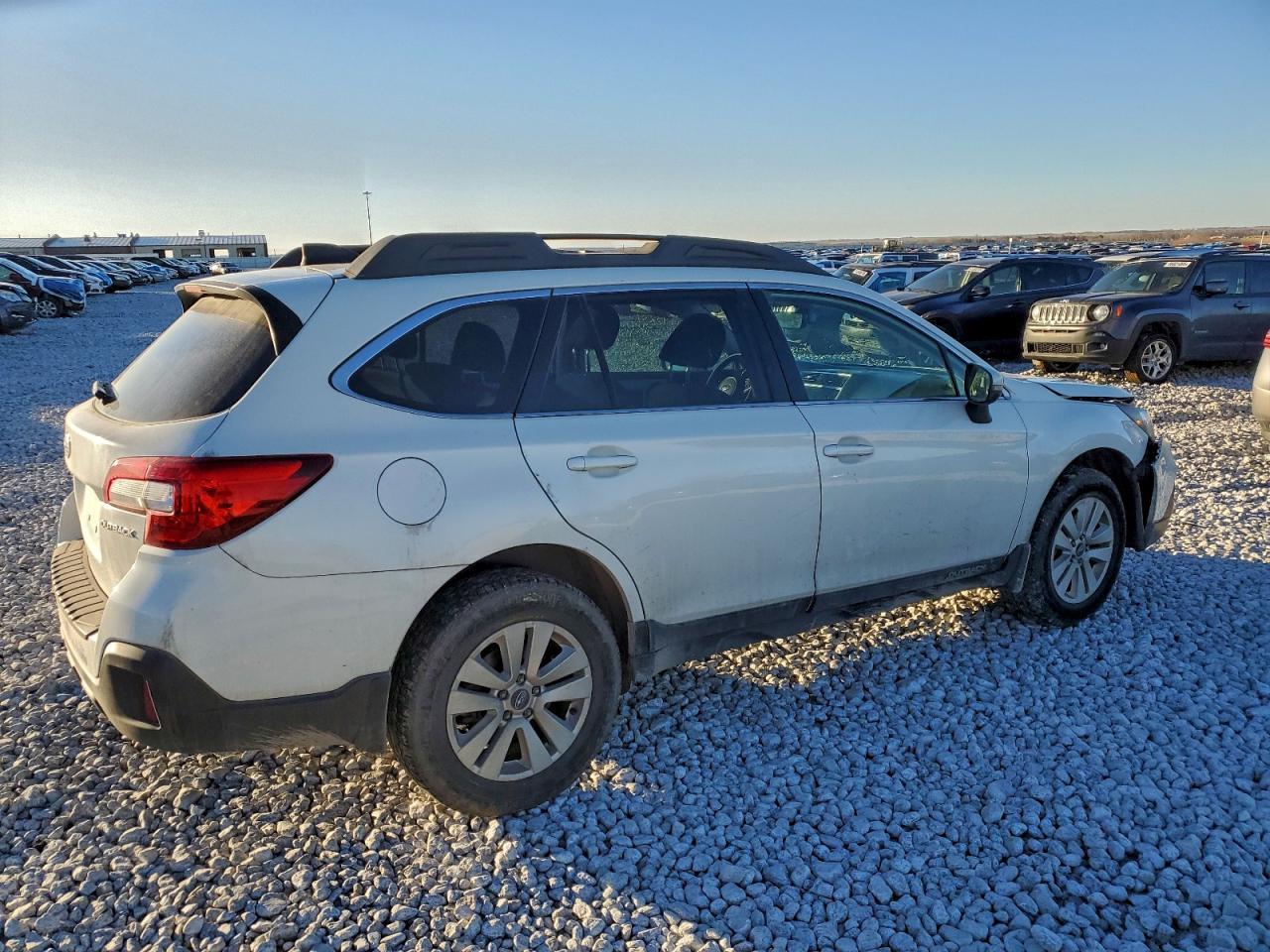 2018 Subaru Outback 2.5I Premium - Фото 3