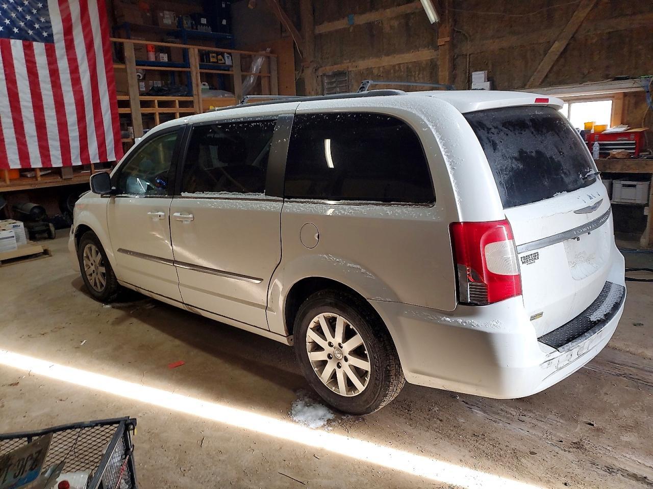 2015 Chrysler Town & Country Touring - Image 2