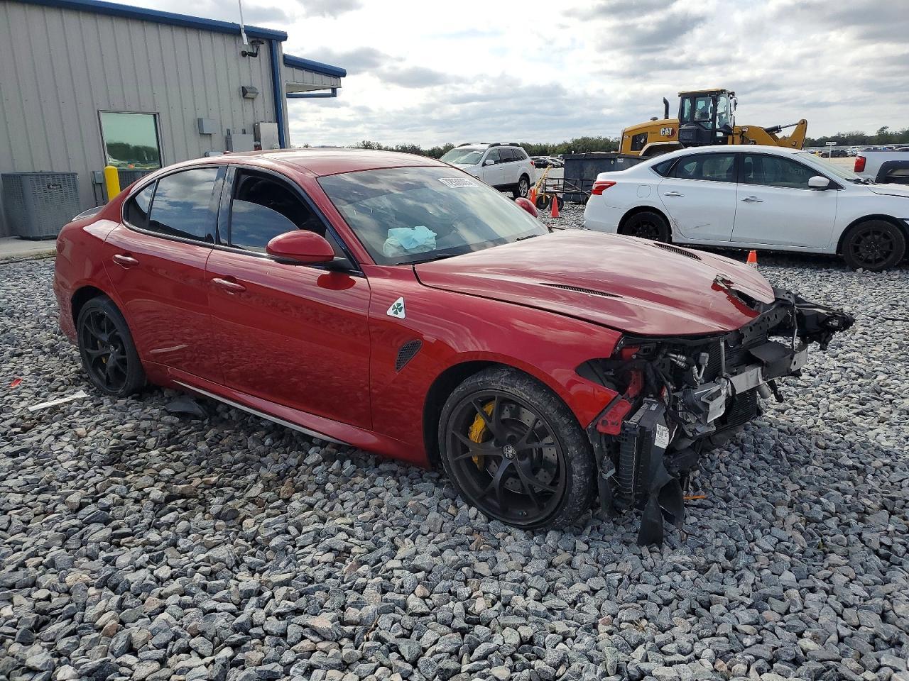 2018 Alfa Romeo Giulia Quadrifoglio - Фото 4