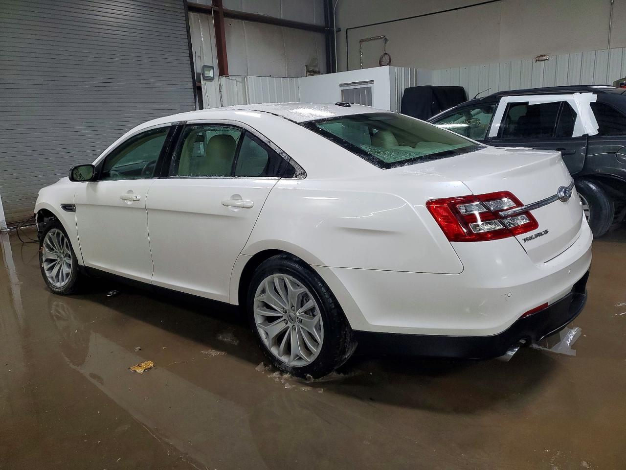 2013 Ford Taurus Limited - Фото 2